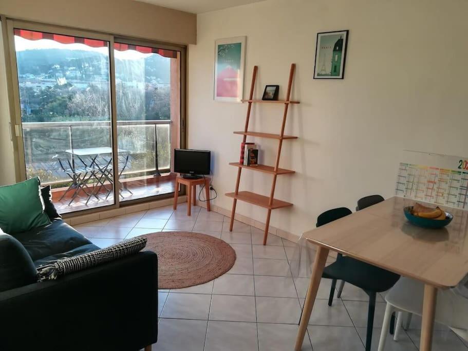 Les Jardins Du Luxembourg Apartment อิแยร์ ภายนอก รูปภาพ
